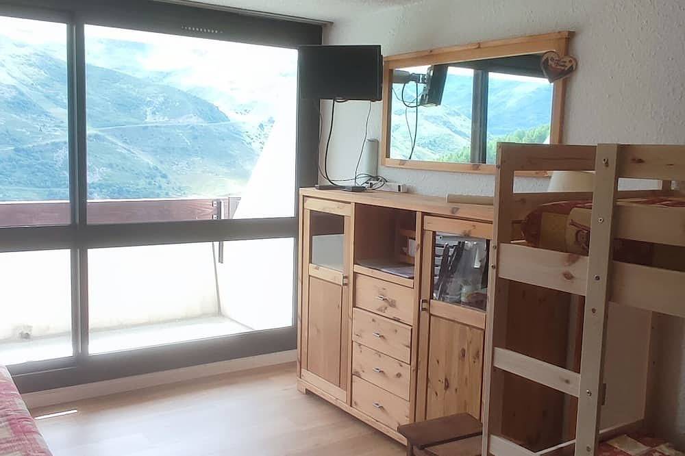 Ganze Wohnung, Abfahrt auf Skiern auf einer grünen Piste. Volle Sonne auf der Terrasse in Les Menuires, Saint-Martin-de-Belleville