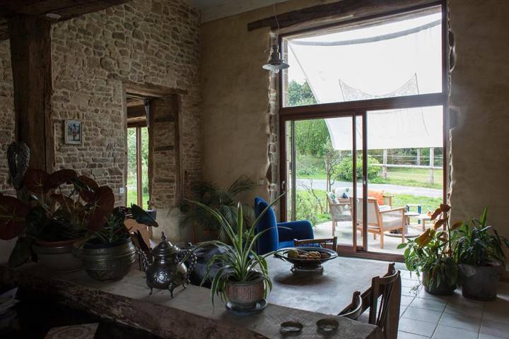 Location de vacances pour 9 personnes, avec Terrasse ainsi que Jardin et Vue à La Chaise-Baudouin
