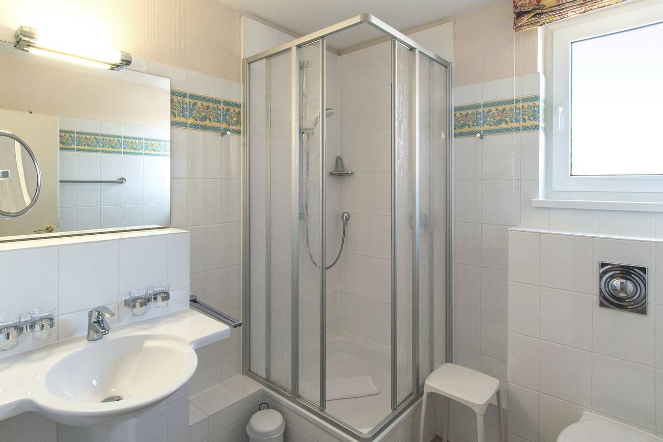 Ganze Wohnung, 2-Zimmer Ferienwohnung in bester Strandlage mit zwei Balkonen und Blick zum See in Bansin, Heringsdorf