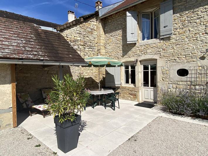 Gîte pour 6 personnes, avec Terrasse ainsi que Jardin et Vue dans Arlay