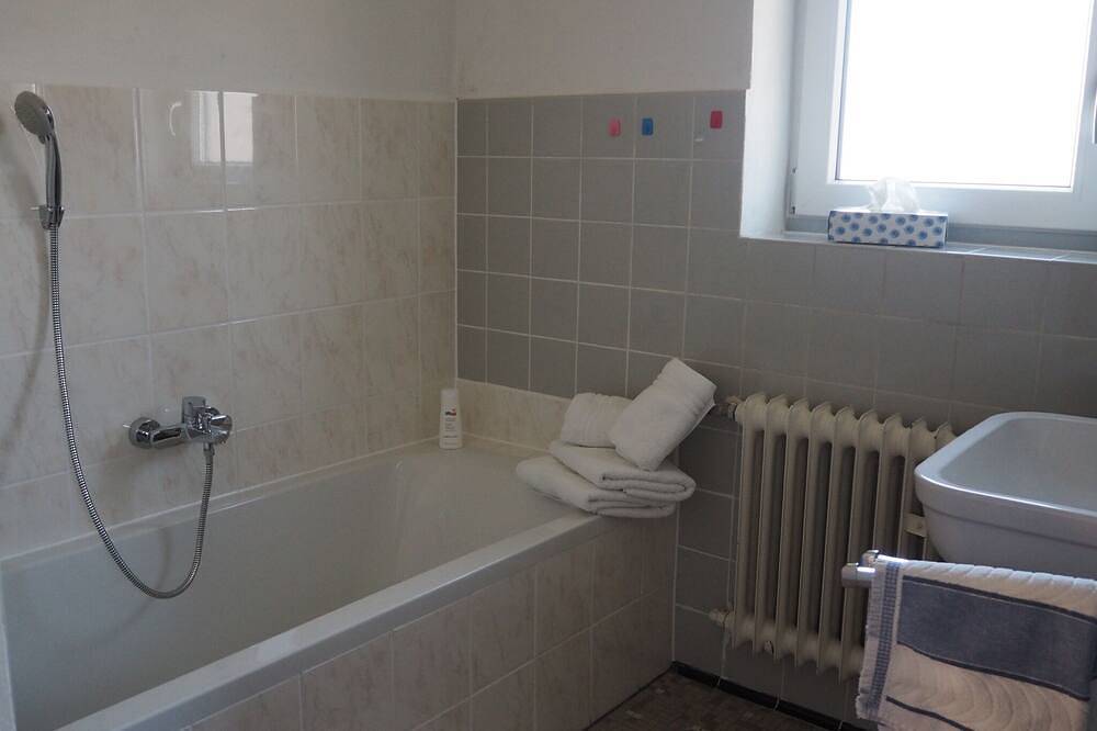 Ferienhaus mit 2 Schlafzimmer, Terrasse und Balkon, 150 m² in Inzell, Bayerische Alpen