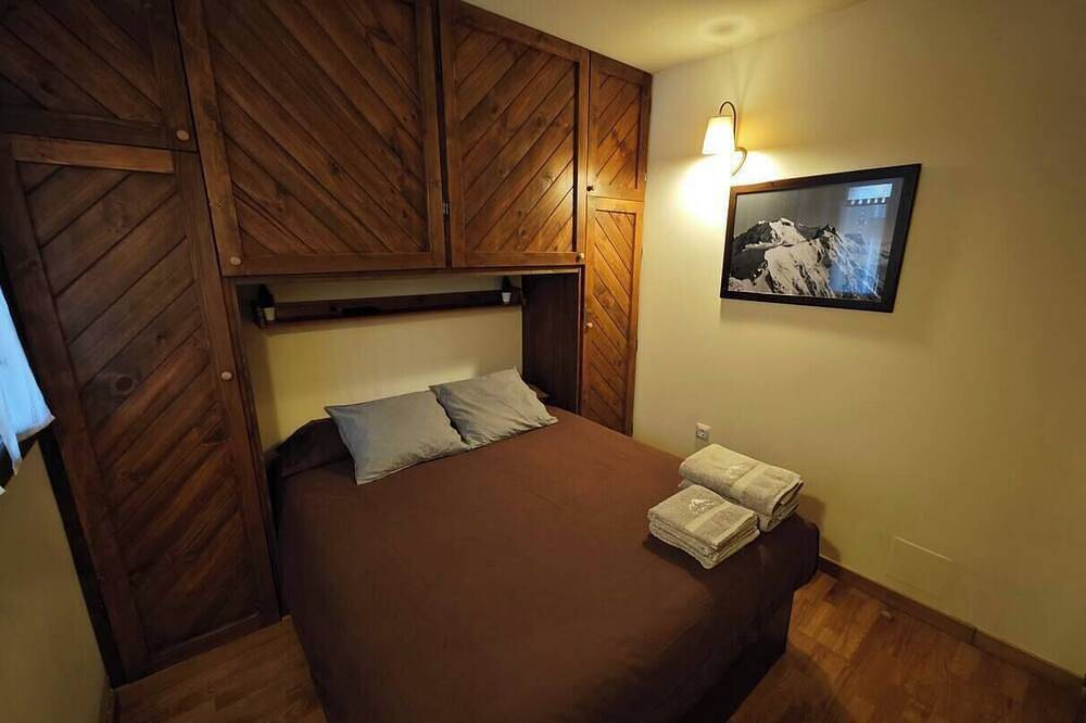 Entire apartment, Enjoyable apartment with fast Wifi in charming Latour-de-Carol in Latour-de-Carol, Prades region