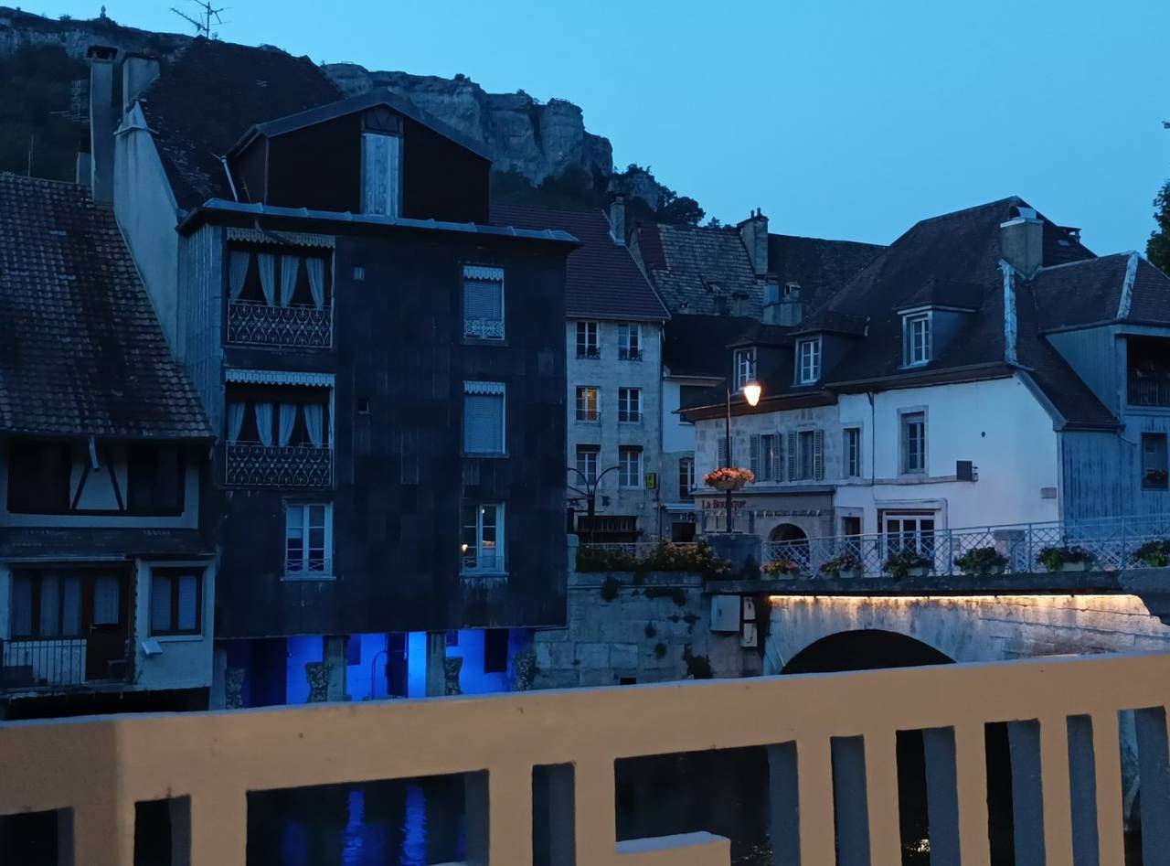 Appartement entier, Appartement "Le Balcon de la Loue", calme et fraicheur in Ornans, Doubs