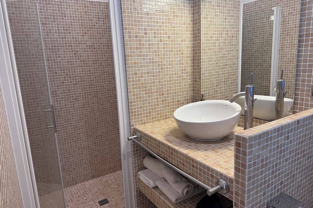 Entire apartment, Room with kitchenette in an estate in Thuir, Perpignan region