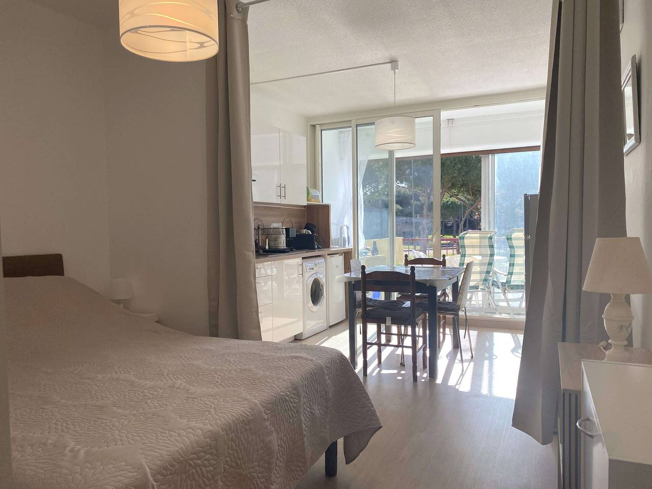 Entire apartment, Charming renovated studio with terrace, air conditioning and Wifi in Balaruc-les-Bains in Balaruc-les-Bains, Côte d'Améthyste