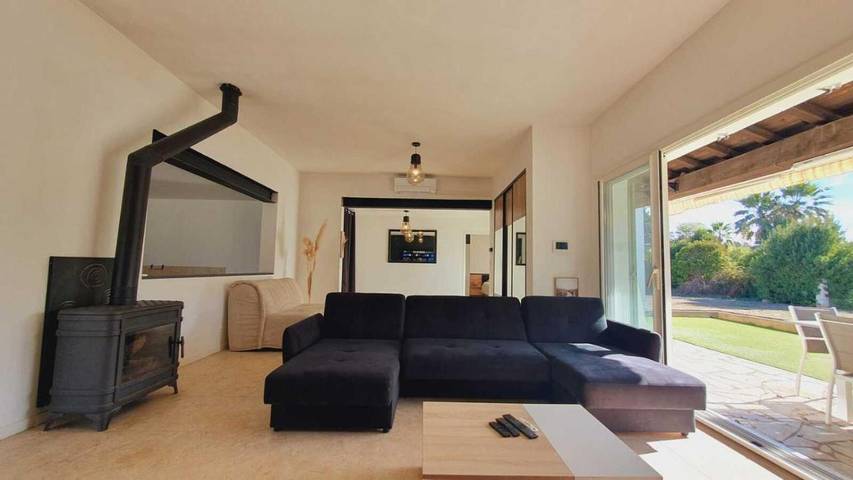 Location de vacances pour 8 personnes, avec piscine et jardin à Aimargues - 4
