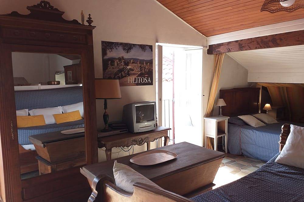 Grande maison de famille au centre de Cargese,  6 personnes  3 chambres 100m2 in Cargèse, Parc naturel régional de Corse