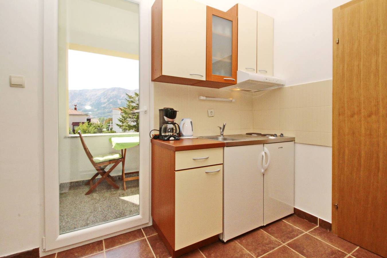 Apartamento entero, Apartment Bebek - with Balcony and Parking in Baska, Krk (isla)