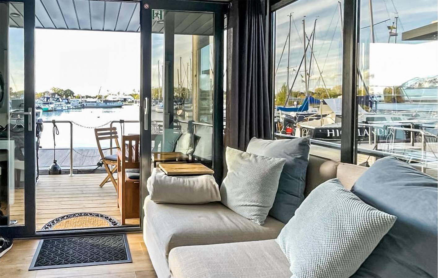 Hausboot für 4 Personen mit Terrasse in Ophoven, Kinrooi