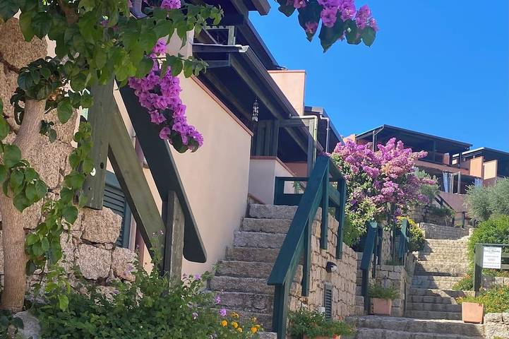 Ganze Wohnung, Casa Marisol mit herrlichem Meerblick und Entspannung in La Conia, Arzachena