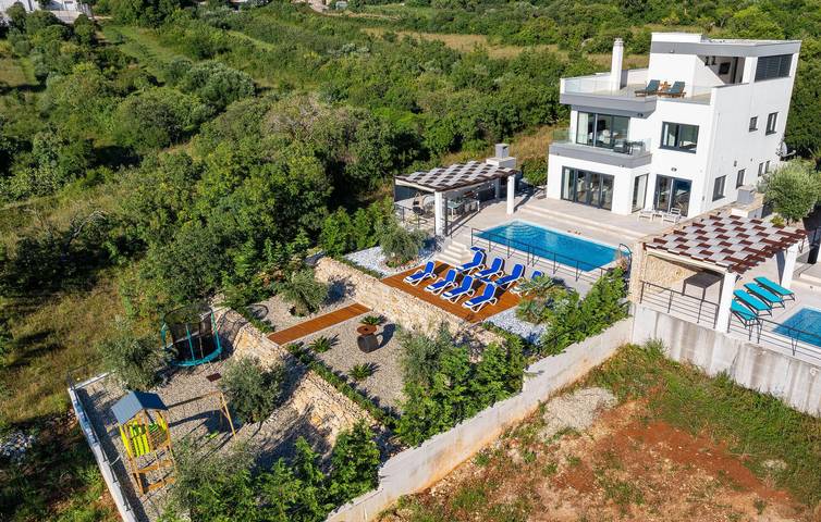 Ferienhaus für 10 Personen, mit Terrasse in Jasenice