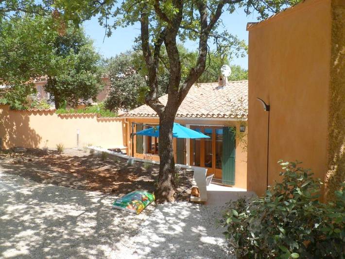 Location de vacances pour 4 personnes, avec piscine ainsi que jardin et vue à Roussillon - 3