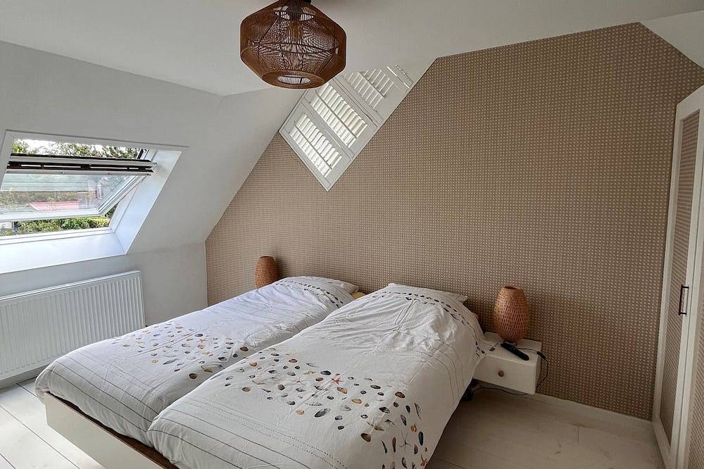 Gemütliches freistehendes Ferienhaus mit großem umzäunten Garten in Aquadelta, Bruinisse