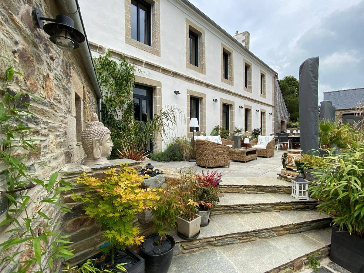 Large Double or Twin Room in Locquirec, Ceinture Dorée