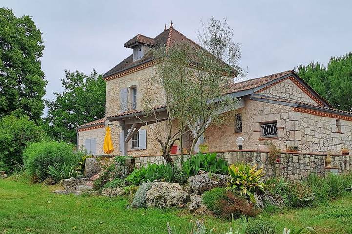 Gîte pour 5 personnes, avec piscine à Castella (homonymie)