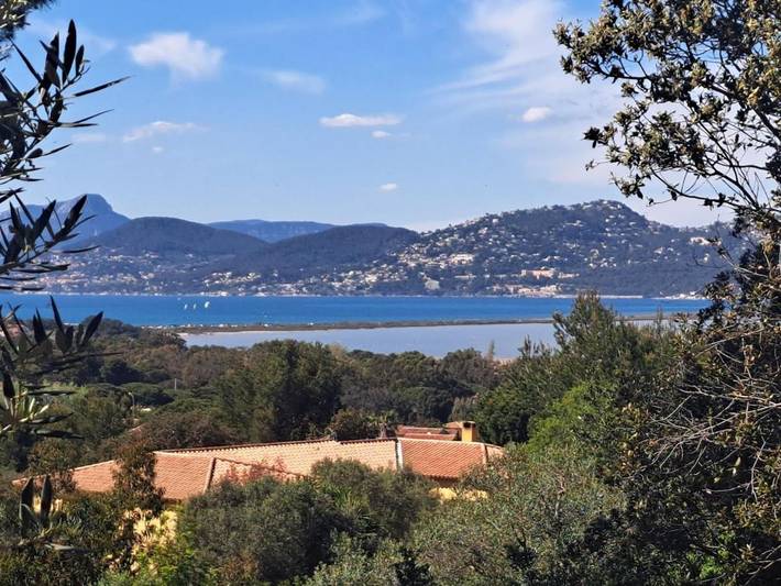 Villa pour 6 personnes, avec vue et piscine ainsi que vue sur le lac et jardin à Giens - 3
