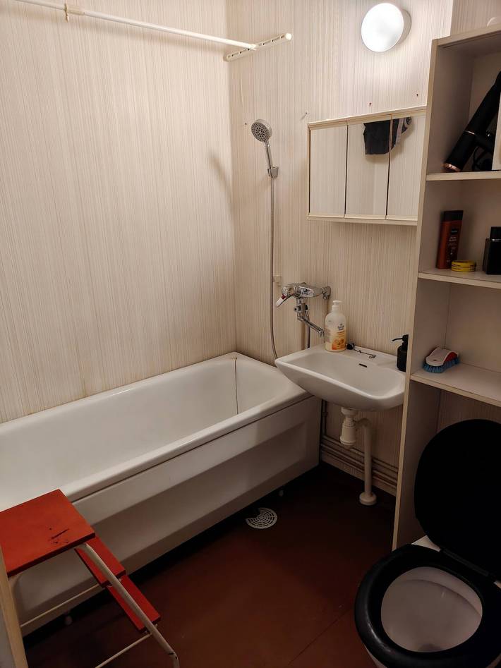 Appartement entier, Studio Escape ensoleillé au 4e étage avec vue sur le parc in Turku, Finlande propre