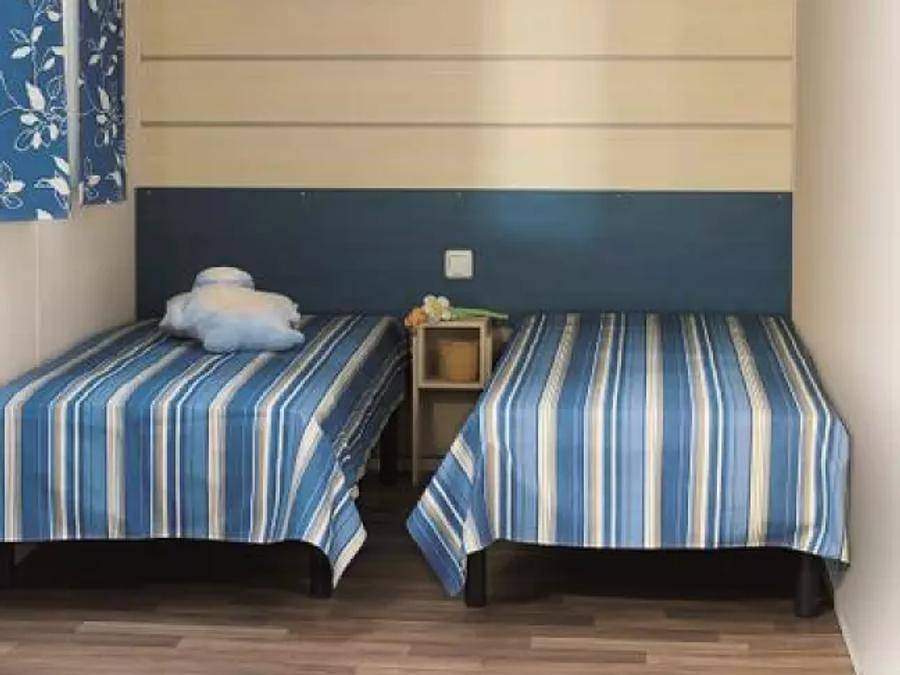 Camping Le Lac de Laval-de-Cère - Mobilhome 6 personnes - Mobil Home 3 Pièces 4/6 Personnes in Laval-de-Cère, Lot