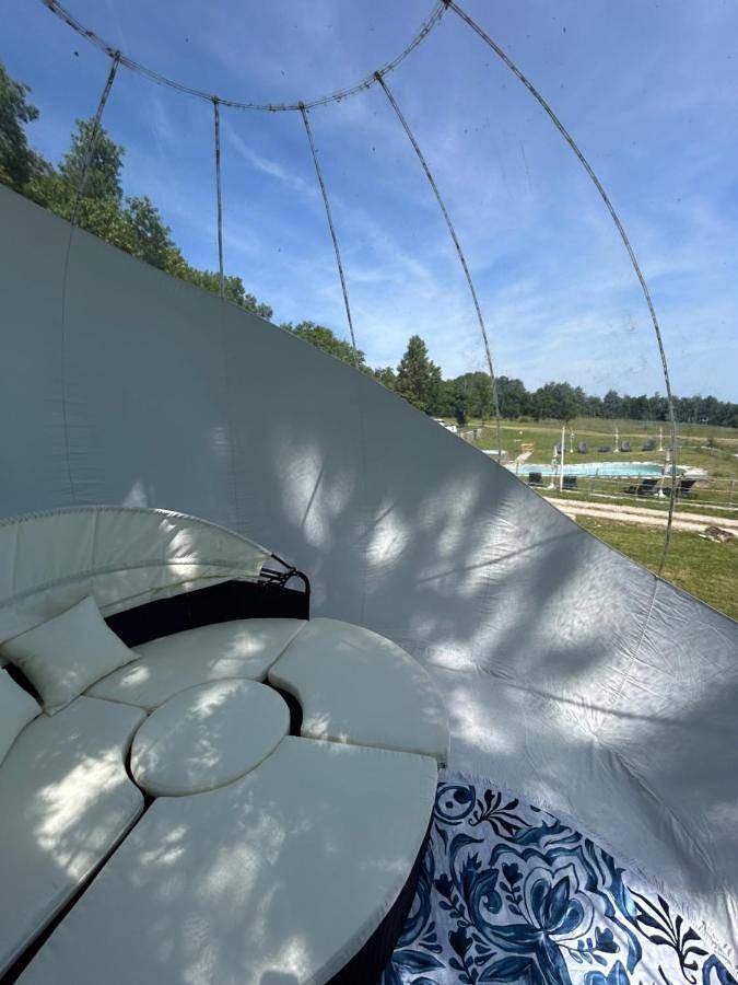 Camping für 2 Personen, mit Whirlpool und Terrasse sowie Garten und Pool in Marche - 3