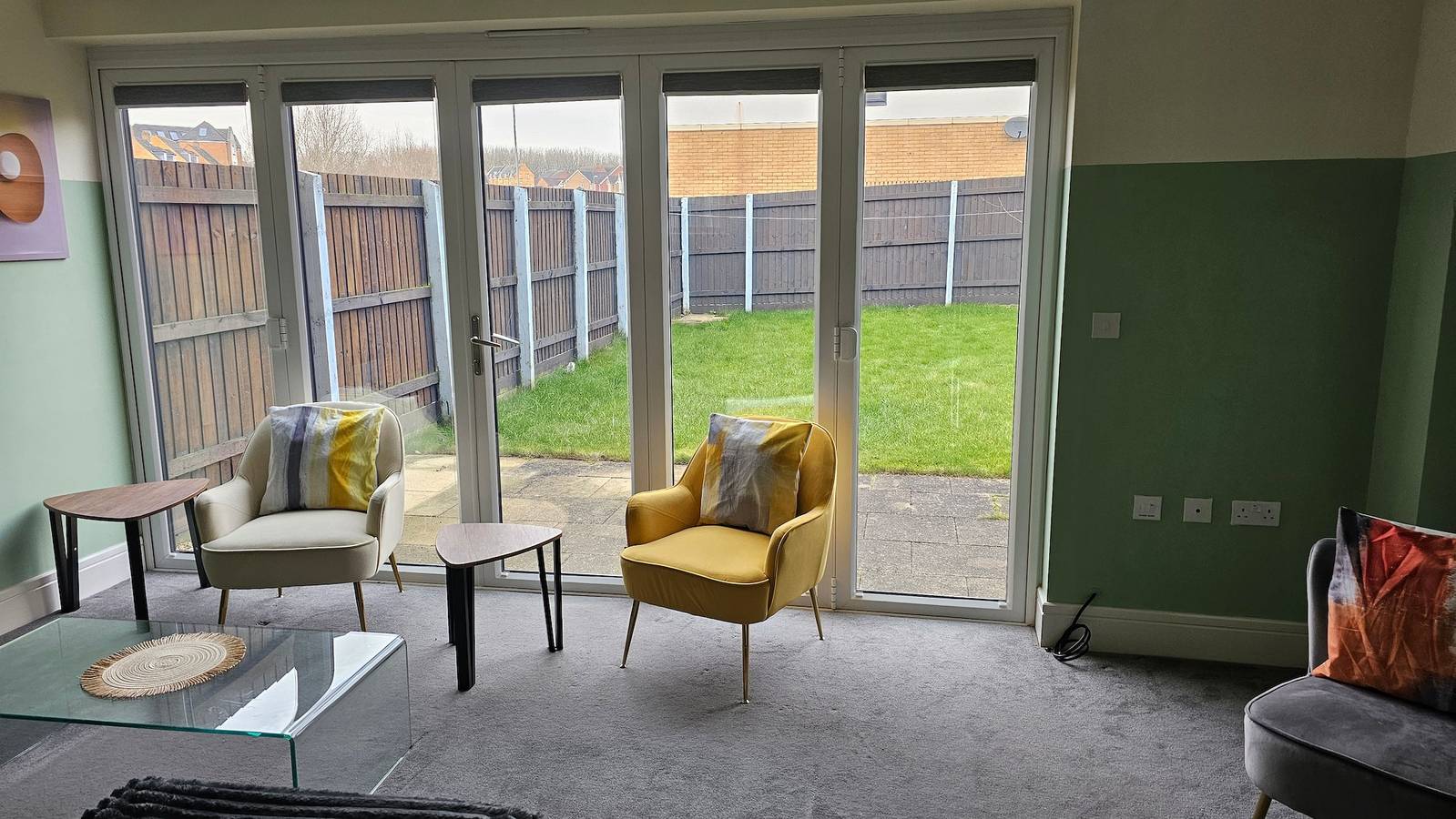 House Sleeps 8 with Wifi in Corby, Northamptonshire