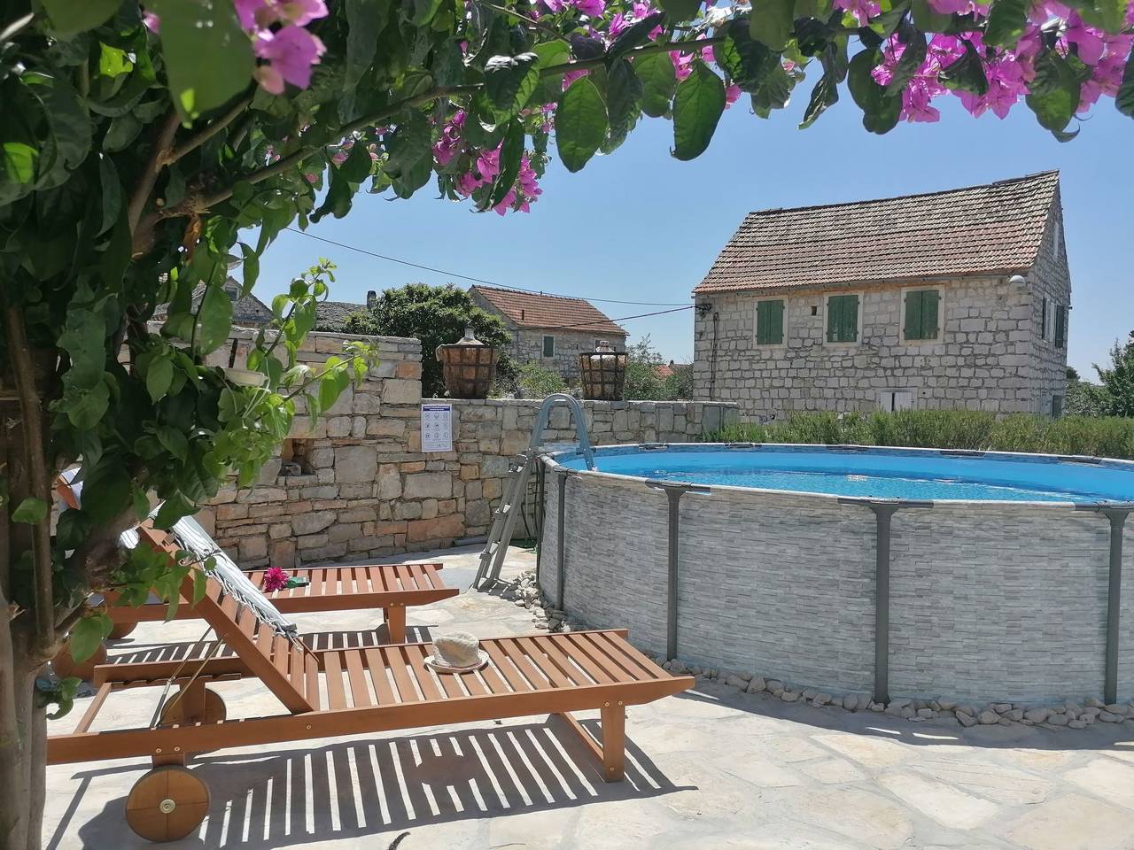 Ruhige Villa mit weitläufigem Garten, ideal für Familien mit Kindern in Grohote, Solta