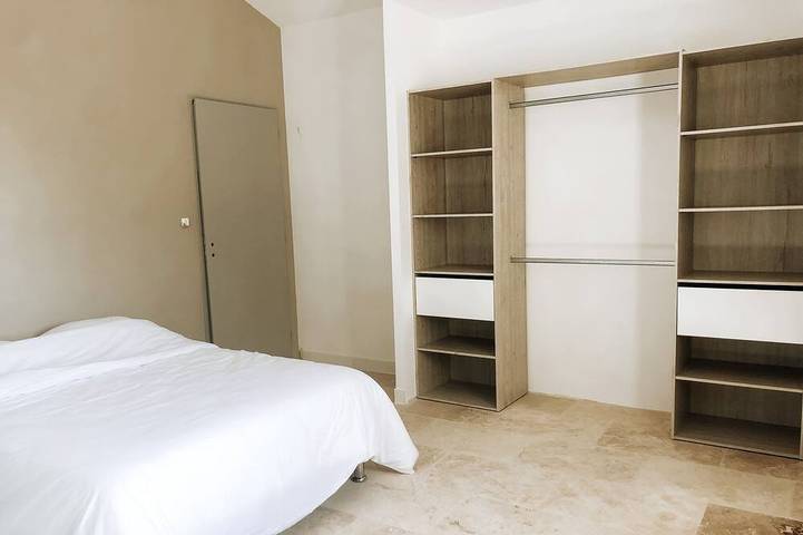 Gîte pour 10 personnes, avec jardin à Lédenon - 3