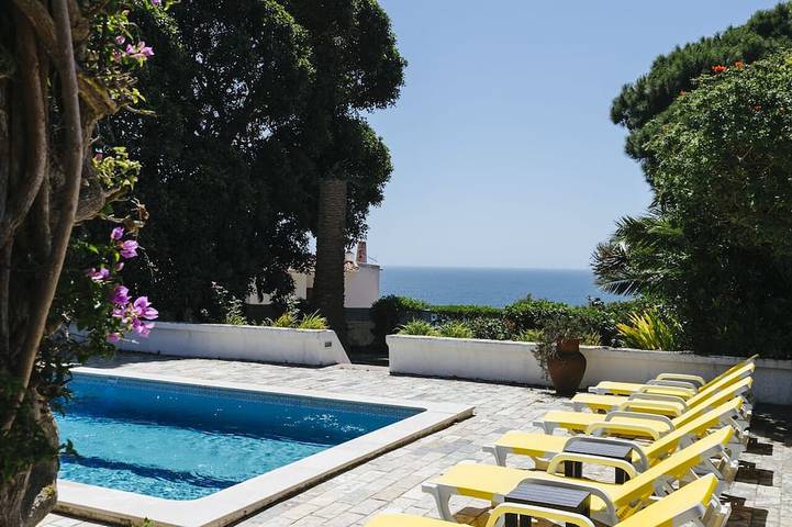 Villa for 7 people, with Balcony and Garden in Salema