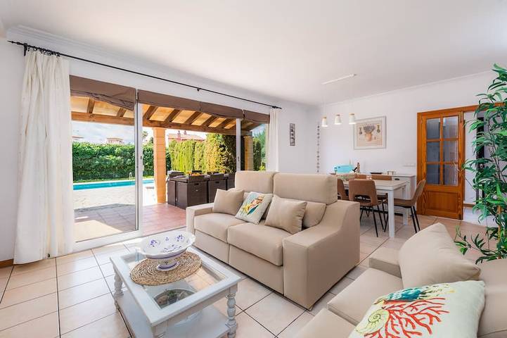 Villa De Luxe Avec Piscine Privée 5 Min. Beach, entièrement équipée. in Sa Coma, Sant Llorenç des Cardassar
