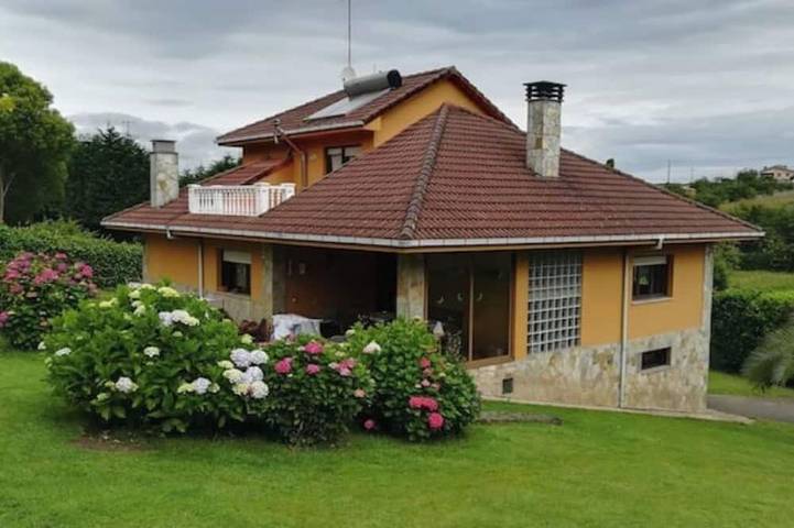 Heated Swimming Pool (all year round) 2 km Ñora beach, 9 Gijón- barbecue, fireplace in Quintueles, Villaviciosa
