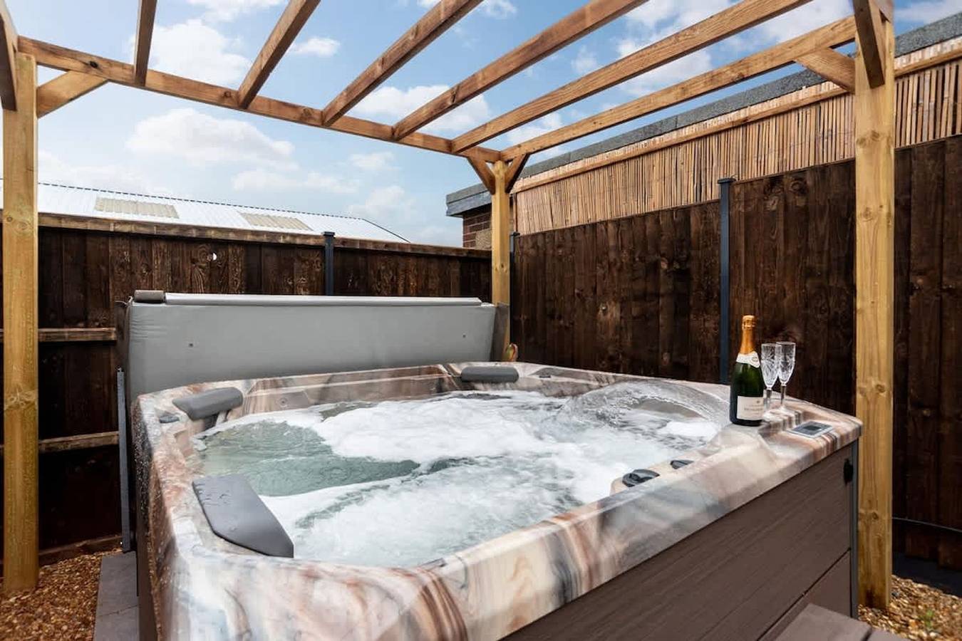 Luxury 6Br Beach House   Hot Tub    Sea View in Cromer, Norfolk Coast