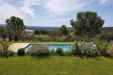 Location de vacances pour 9 personnes, avec jacuzzi et jardin à Éguilles