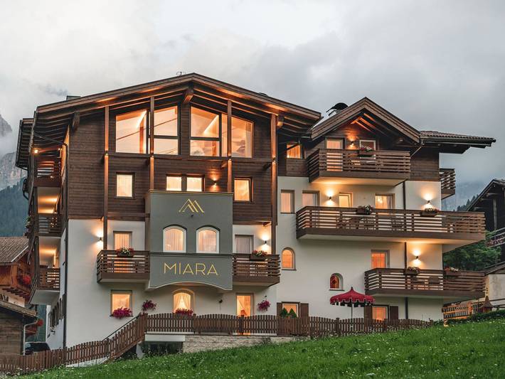 Ferienwohnung für 2 Personen, mit Garten und Terrasse sowie Ausblick im Grödnertal
