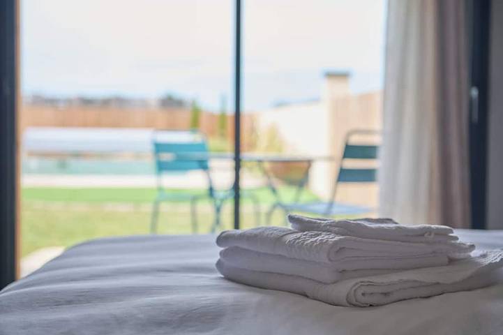 Location de vacances pour 10 personnes, avec piscine, animaux acceptés à Lussac - 2