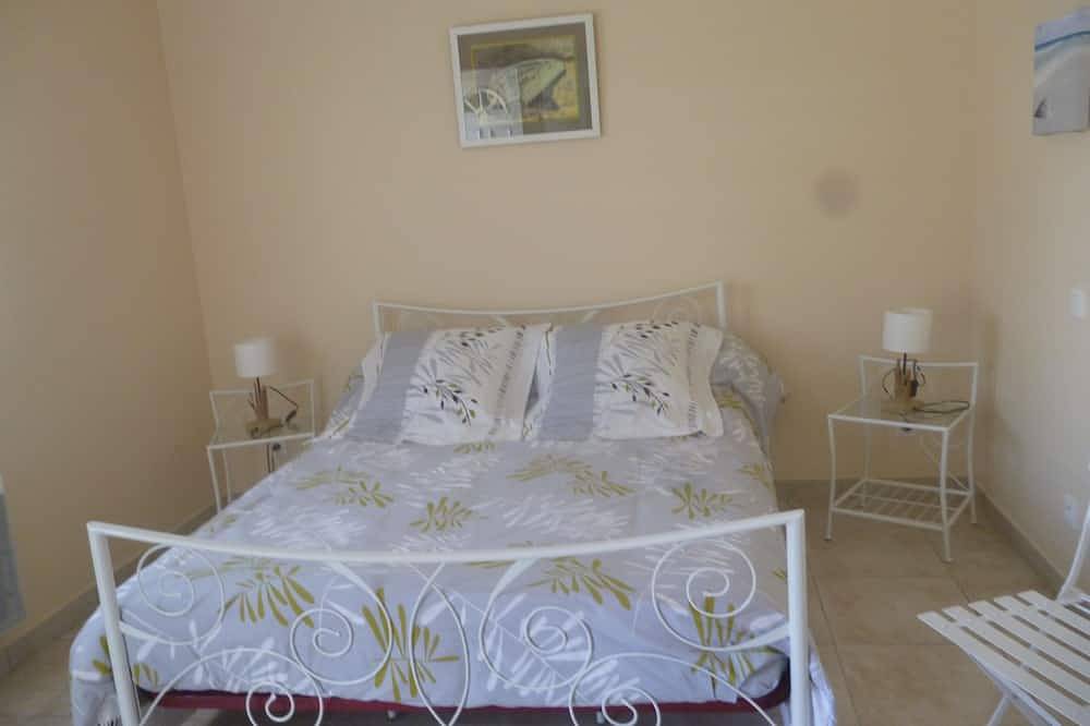 Pretty independent bedroom in Taussat, Lanton