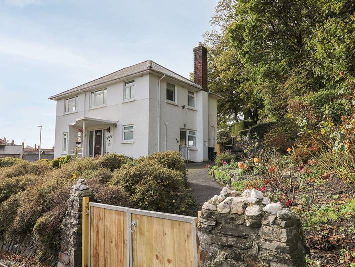 Holiday home for 8 people in Aberystwyth