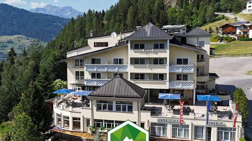 Vakantiewoning voor 4 personen, with Balkon and Terras as well as Zwembad and Sauna in Jerzens