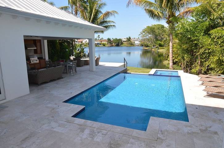 Vacation house for 10 people, with yard and hot tub in Naples (FL)