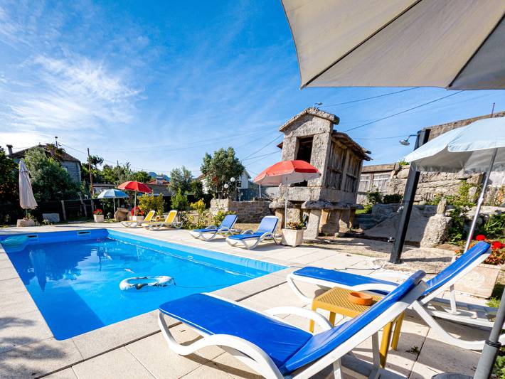Villa para 4 pessoas, com piscina e vista para o lago e ainda jardim - 1