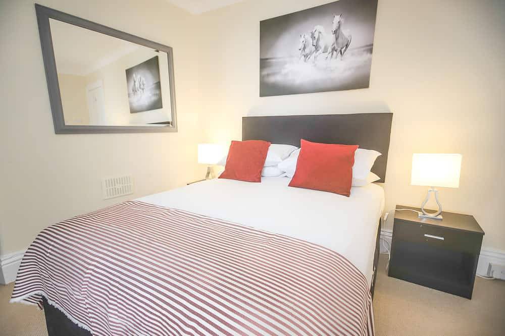 A 6 bedroom property, 2  minute walk to the sea front, beach and restaurants. in Teignmouth, Devon