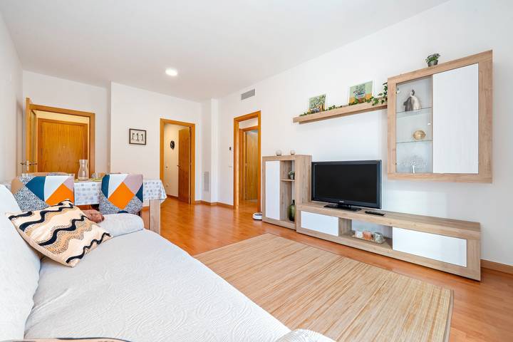 Apartamento entero, Apartamento 'Miguel' con terraza privada, Wi-Fi y aire acondicionado in Vinebre, Tierras del Ebro