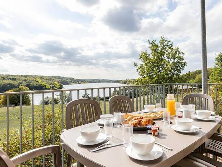 BnB für 7 Personen, mit Sauna und Seeblick in Frankreich