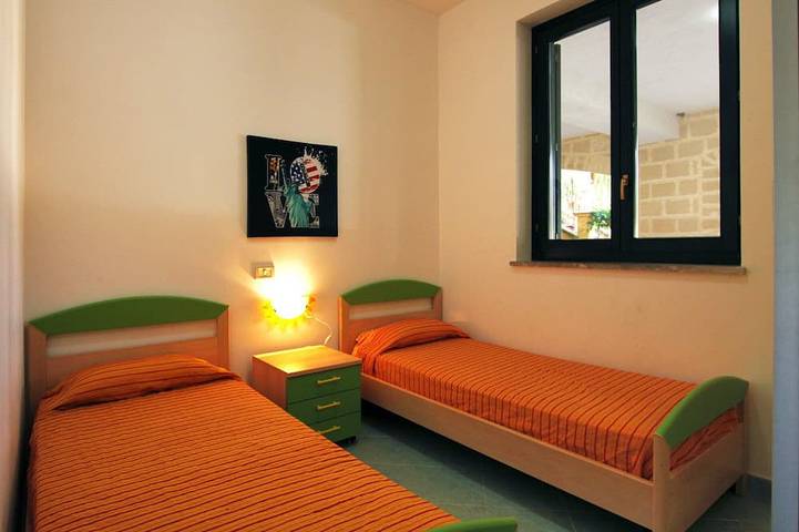 Gîte pour 12 personnes, avec balcon et piscine dans Buonfornello - 4