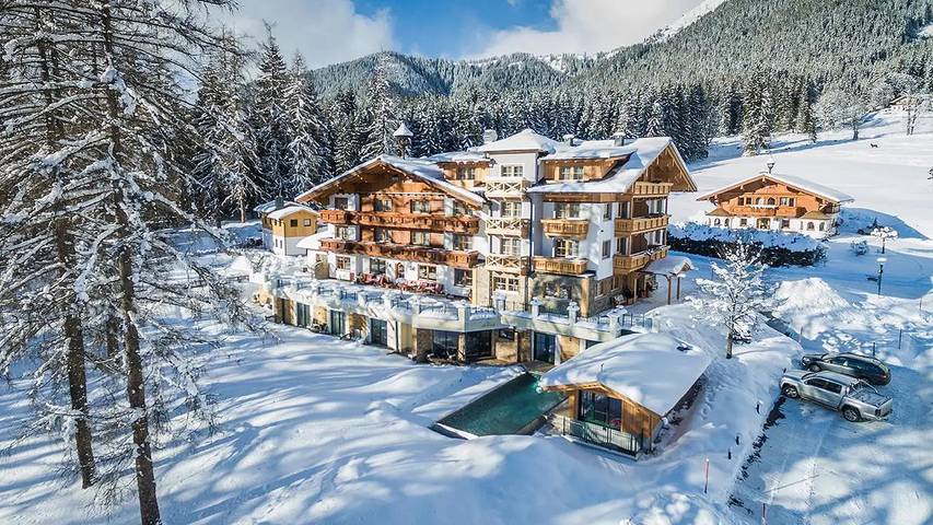 Ferienwohnung für 5 Personen, mit Garten und Sauna sowie Terrasse und Pool, mit Haustier in Ramsau am Dachstein