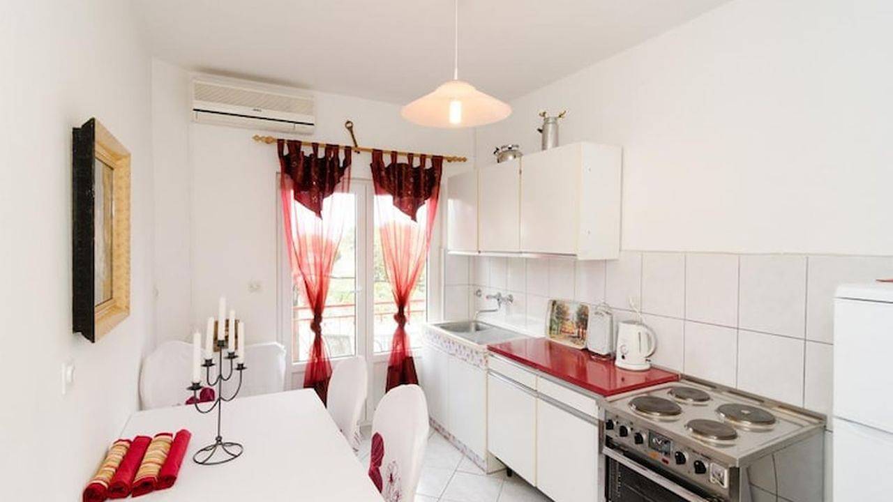 Ganze Ferienwohnung, Ferienwohnung für 5 Personen mit Terrasse in Trpanj, Peljesac