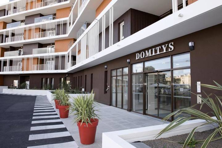 Appart’hôtel pour 2 personnes, avec jacuzzi et sauna ainsi que piscine et terrasse, animaux acceptés