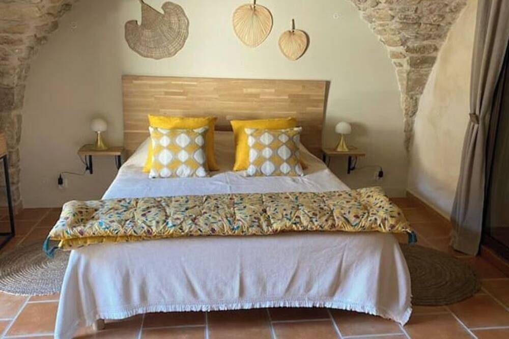 Pujaut, Gard, provence, Avignon, Gîte cœur de village \"sous le clocher in Pujaut, Région de Nîmes