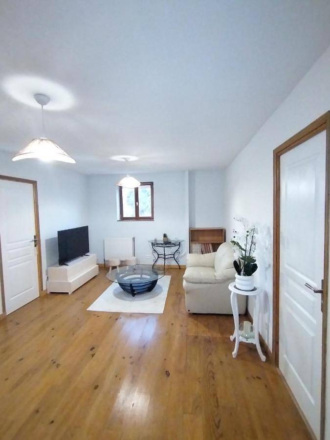 Location de vacances pour 2 personnes, avec terrasse et vue à Bourdeilles - 2