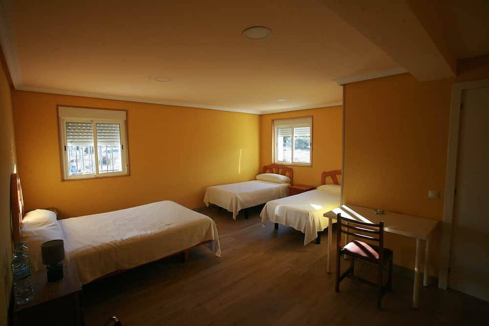 Hostel surrounded by mountains, natural parks and medieval towns in Piñuécar-Gandullas, Madrid Province