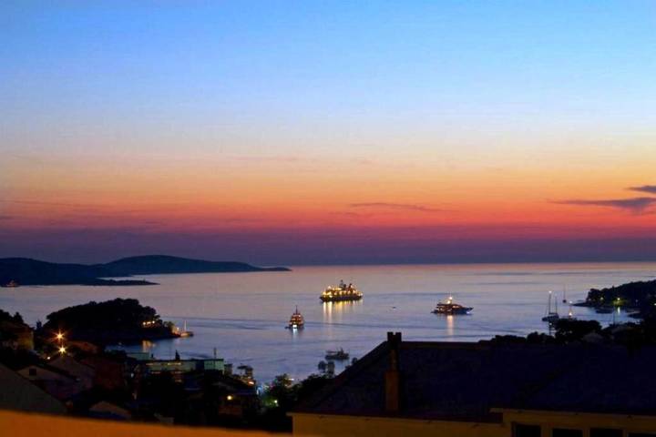 B&b per 5 persone, con Balcone e Terrazza nonché Giardino sull' Isola di Lesina