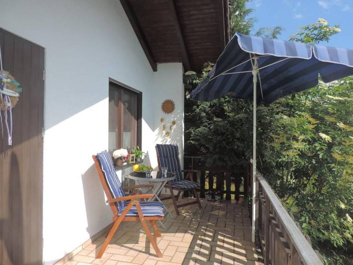 Ferienhaus für 2 Personen, mit Terrasse und Garten sowie Seeblick